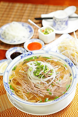 포토 JPG 그릇 접시 음식 채소 양파 사람없음 아웃포커스 숟가락 면류 면 레몬 국수 파 동남아음식 베트남음식 숙주나물 쌀국수 국내포토 식기 과일 촬영기법 수저 나물 파일형식