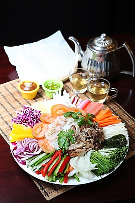 포토 JPG 그릇 접시 음식 토마토 채소 주전자 양파 잔 파프리카 사람없음 컵 버섯 당근 차 양배추 대나무발 무순 부추 동남아음식 라이스페이퍼 베트남쌈 월남쌈 국내포토 식기 음료 주방용품 뿌리채소 베트남음식 새싹채소 파일형식