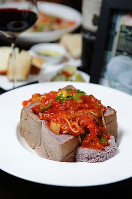 포토 JPG 그릇 접시 음식 빵 와인잔 잔 파스타 서양음식 스파게티 사람없음 아웃포커스 컵 와인 면류 면 식빵 피클 국내포토 식기 술잔 주류 촬영기법 절임 파일형식