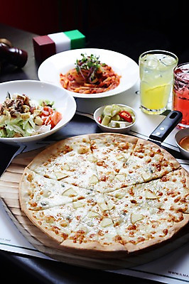 포토 JPG 그릇 접시 음료 음식 조각 채소 잔 피자 파스타 서양음식 스파게티 사람없음 컵 주스 샐러드 면류 면 피클 국내포토 식기 패스트푸드 절임 파일형식