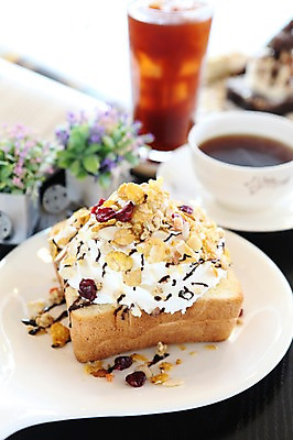 포토 JPG 그릇 접시 화분 커피 음료 음식 빵 디저트 잔 서양음식 사람없음 아웃포커스 컵 빵집 커피잔 시리얼 식빵 생크림 건포도 국내포토 식기 포도 촬영기법 상점 크림 건과일 파일형식