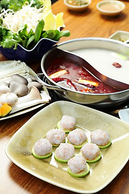 포토 JPG 그릇 접시 음식 채소 호박 사람없음 아웃포커스 중식 버섯 냄비 팽이버섯 육수 숙주나물 국내포토 식기 촬영기법 솥 나물 파일형식