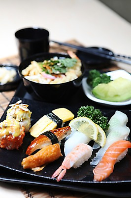 포토 JPG 그릇 접시 음식 채소 젓가락 새우 파슬리 어류 사람없음 아웃포커스 컵 계란 초밥 장어 레몬 생선초밥 우동 연어 락교 계란초밥 새우초밥 일본음식 국내포토 식기 과일 촬영기법 수저 갑각류 알 수중동물 면류 염교 파일형식