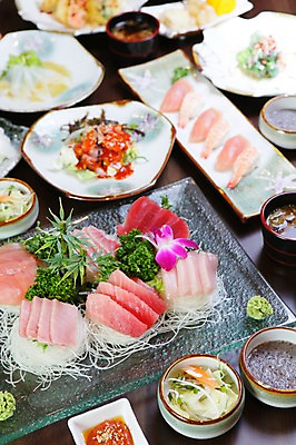 포토 JPG 그릇 접시 꽃 음식 채소 새우 파슬리 어류 사람없음 아웃포커스 장식 초밥 샐러드 생선회 회 생선초밥 새우초밥 일본음식 국내포토 식물 식기 촬영기법 갑각류 수중동물 파일형식