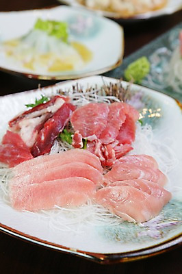 포토 JPG 그릇 접시 음식 어류 사람없음 아웃포커스 초밥 생선회 회 고추냉이 머스터드 일본음식 국내포토 식기 촬영기법 수중동물 양념 소스_음식 파일형식