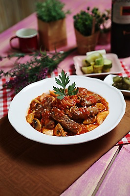 포토 JPG 식물 그릇 접시 꽃 화분 음식 잔 파스타 서양음식 스파게티 육류 스테이크 사람없음 아웃포커스 컵 와인 버섯 식탁보 면류 면 와인병 피클 국내포토 식기 식재료 병_용기 주류 촬영기법 절임 파일형식