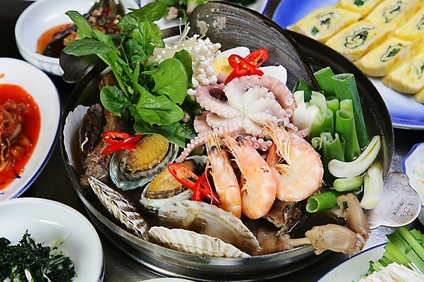 포토 JPG 그릇 한식 채소 고추 조개 새우 사람없음 계란 해물요리 냄비 해산물 팽이버섯 전복 가리비 파 시금치 낙지 해물탕 계란말이 낙지전골 국내포토 식기 음식 어패류 연체동물 갑각류 알 수중동물 버섯 솥 계란요리 전골 파일형식