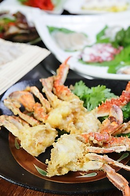 포토 JPG 그릇 접시 음식 사람없음 아웃포커스 초밥 해물요리 회 튀김 꽃게 게 해산물 꽃게튀김 일본음식 국내포토 식기 촬영기법 갑각류 파일형식