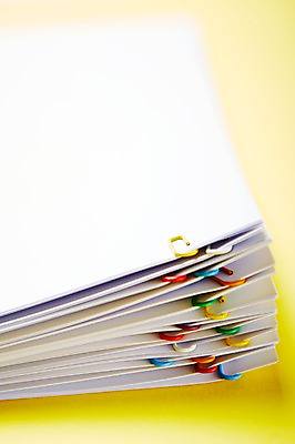 포토 JPG 스튜디오촬영 배너 종이 백그라운드 안내 사각프레임 프레임 광고판 알림판 실내 틀 근접촬영 사람없음 아웃포커스 쌓기 사무용품 알림 오브젝트 백지 클립 국내포토 뷰포인트 모션 문구용품 촬영기법 내부 사각형 판 파일형식