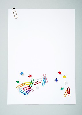 포토 JPG 스튜디오촬영 배너 종이 백그라운드 안내 사각프레임 프레임 광고판 알림판 실내 틀 근접촬영 사람없음 사무용품 압정 알림 오브젝트 백지 클립 국내포토 뷰포인트 문구용품 내부 사각형 판 파일형식