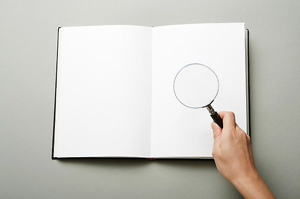 포토 JPG 스튜디오촬영 손 배너 종이 백그라운드 돋보기 안내 사각프레임 프레임 한손 알림판 실내 틀 한명 들기 근접촬영 신체부위 책 펼침 관찰 확대 알림 오브젝트 국내포토 1 뷰포인트 모션 사람 내부 사각형 파일형식