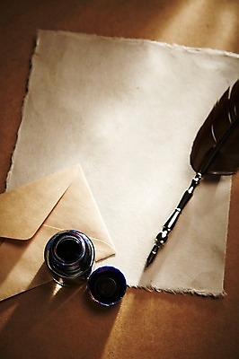 포토 JPG 스튜디오촬영 배너 종이 백그라운드 편지봉투 잉크 안내 사각프레임 프레임 광고판 알림판 실내 틀 근접촬영 사람없음 필기구 펜 만년필 편지 알림 오브젝트 잉크통 국내포토 뷰포인트 문구용품 봉투 통 내부 사각형 판 파일형식