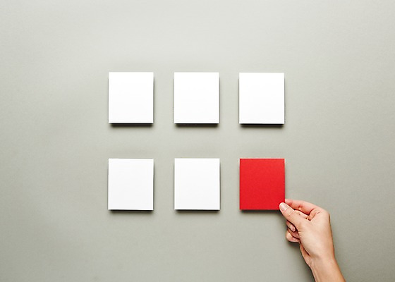 포토 JPG 스튜디오촬영 모양 손 배너 종이 배경화면 백그라운드 안내 프레임 한손 알림판 실내 틀 한명 근접촬영 신체부위 사각형 잡기 알림 오브젝트 국내포토 도형 1 뷰포인트 모션 사람 내부 파일형식