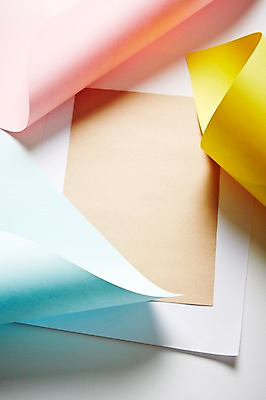 포토 JPG 스튜디오촬영 배너 종이 백그라운드 안내 사각프레임 프레임 광고판 알림판 실내 틀 근접촬영 사람없음 아웃포커스 알림 오브젝트 색지 말린_둥글게 국내포토 뷰포인트 컨셉 촬영기법 내부 사각형 판 파일형식