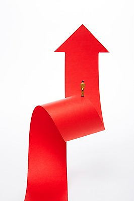 포토 JPG 스튜디오촬영 화살표 종이 인형 컬러 백그라운드 실내 근접촬영 사람없음 빨간색 장난감 미니어처 피규어 엉킴 방향 국내포토 뷰포인트 내부 모형 파일형식