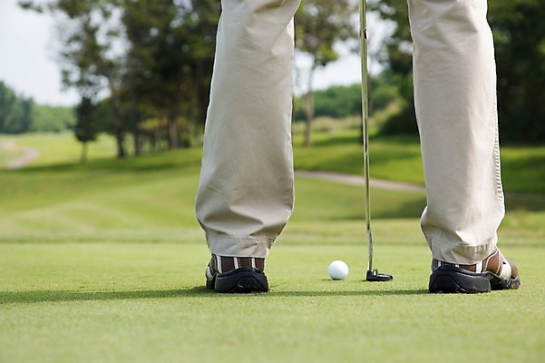 포토 JPG 주간 서양인 외국인 나무 식물 해외기획촬영 남자 스포츠 2013년태국 신발 골프 공 골프장 태국 필드 레저 골프공 골프클럽 한명 서기 잔디 20대 성인 야외 뒷모습 아웃포커스 신체부위 레포츠 운동 골프채 하반신 다리 클럽 퍼팅 청년만 청년남자만 청년남자한명만 성인남자한명만 국내포토 자연요소 1 아시아 뷰포인트 포즈 스포츠시설 모션 골프용품 촬영기법 건강 사람 인종 청년 구기 남자만 남자한명만 성인남자만 성인만 파일형식