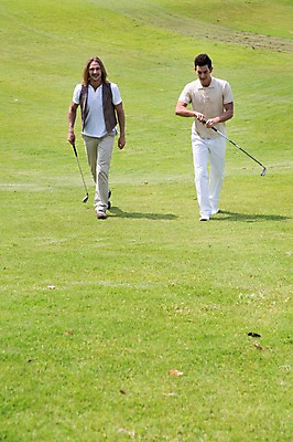 포토 JPG 주간 전신 서양인 외국인 백인 해외기획촬영 남자 스포츠 2013년태국 이동 골프 골프장 태국 필드 레저 골프클럽 서기 들기 사람 잔디 20대 성인 야외 두명 앞모습 레포츠 운동 걷기 골프채 클럽 성인남자만 청년만 청년남자만 국내포토 자연요소 식물 아시아 뷰포인트 컨셉 스포츠시설 모션 골프용품 건강 인종 청년 구기 남자만 성인만 파일형식
