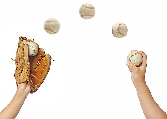 포토 JPG 스튜디오촬영 손 스포츠용품 스포츠 공 레저 실내 한명 누끼 신체부위 운동 야구 양손 야구용품 글러브 도구 잡기 야구글러브 던지기 오브젝트 야구공 국내포토 1 장갑 모션 건강 사람 내부 구기 파일형식