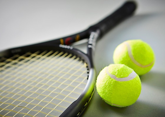 포토 JPG 스튜디오촬영 스포츠용품 스포츠 공 레저 실내 근접촬영 사람없음 아웃포커스 운동 테니스 도구 라켓 테니스라켓 테니스용품 테니스공 오브젝트 국내포토 뷰포인트 촬영기법 건강 내부 구기 파일형식