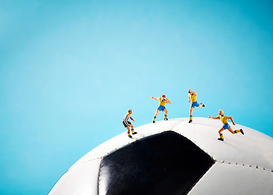 포토 JPG 스튜디오촬영 인형 스포츠용품 스포츠 축구공 공 축구용품 레저 축구선수 실내 근접촬영 사람없음 장난감 운동 축구 미니어처 피규어 도구 오브젝트 국내포토 뷰포인트 운동선수 건강 내부 구기 모형 파일형식