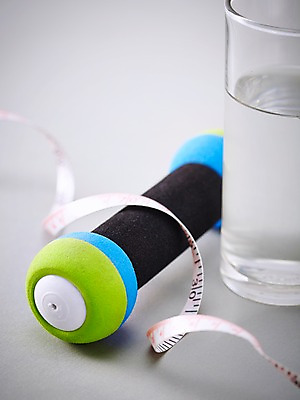 포토 JPG 스튜디오촬영 스포츠용품 스포츠 레저 잔 실내 줄자 자 근접촬영 사람없음 아웃포커스 물 운동 아령 도구 물컵 오브젝트 국내포토 자연요소 식기 뷰포인트 문구용품 촬영기법 건강 내부 컵 파일형식