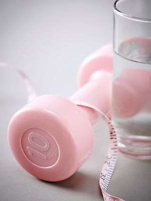 포토 JPG 스튜디오촬영 스포츠용품 스포츠 다이어트 레저 잔 실내 줄자 자 근접촬영 사람없음 아웃포커스 물 운동 운동기구 아령 도구 물컵 오브젝트 국내포토 자연요소 식기 뷰포인트 문구용품 촬영기법 건강 내부 컵 헬스 파일형식