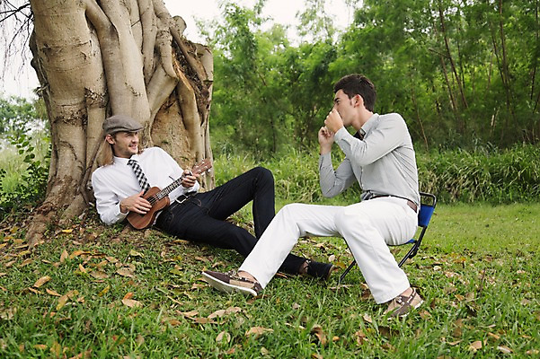 포토 JPG 주간 전신 서양인 외국인 나무 식물 백인 해외기획촬영 모자 남자 악기 2013년태국 연주 의자 골프장 태국 휴식 사람 앉기 잔디 20대 성인 야외 두명 옆모습 캐주얼 친구 눕기 마주보기 우정 우쿨렐레 하모니카 성인남자만 청년만 청년남자만 국내포토 자연요소 잡화 옷 아시아 음악 뷰포인트 가구 컨셉 골프 스포츠시설 관계 모션 현악기 관악기 인종 청년 남자만 성인만 파일형식