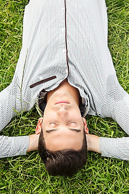 포토 JPG 주간 서양인 외국인 해외기획촬영 남자 2013년태국 골프장 태국 휴식 한명 사람 잔디 상반신 20대 성인 야외 앞모습 캐주얼 하이앵글 눕기 눈감음 팔베개 청년만 청년남자만 청년남자한명만 성인남자한명만 국내포토 자연요소 식물 1 옷 아시아 뷰포인트 컨셉 골프 스포츠시설 모션 인종 청년 남자만 남자한명만 성인남자만 성인만 파일형식