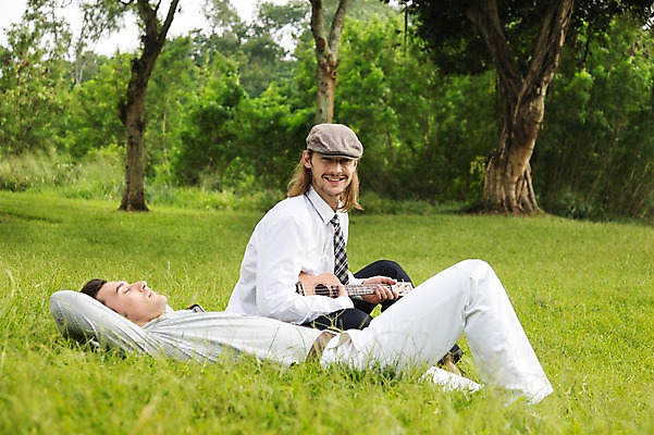 포토 JPG 주간 전신 서양인 외국인 나무 식물 백인 해외기획촬영 모자 남자 악기 2013년태국 연주 골프장 태국 휴식 웃음 사람 앉기 잔디 20대 성인 야외 두명 옆모습 캐주얼 친구 눕기 우정 우쿨렐레 성인남자만 청년만 청년남자만 국내포토 자연요소 잡화 옷 아시아 음악 뷰포인트 컨셉 골프 스포츠시설 관계 모션 현악기 표정 인종 청년 남자만 성인만 파일형식