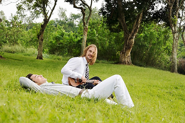 포토 JPG 주간 전신 서양인 외국인 나무 식물 백인 해외기획촬영 남자 악기 2013년태국 연주 골프장 태국 휴식 사람 앉기 잔디 20대 성인 야외 두명 옆모습 캐주얼 친구 눕기 우정 우쿨렐레 성인남자만 청년만 청년남자만 국내포토 자연요소 옷 아시아 음악 뷰포인트 컨셉 골프 스포츠시설 관계 모션 현악기 인종 청년 남자만 성인만 파일형식