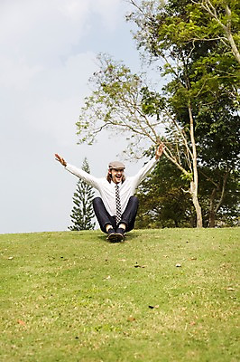 포토 JPG 주간 전신 서양인 외국인 나무 식물 구름 해외기획촬영 모자 남자 2013년태국 골프장 태국 하늘 팔벌리기 한명 웃음 사람 앉기 잔디 20대 성인 야외 앞모습 캐주얼 스케이트보드 보드 승차 청년만 청년남자만 청년남자한명만 성인남자한명만 국내포토 자연요소 1 잡화 옷 아시아 스포츠 뷰포인트 골프 스포츠시설 모션 표정 인종 청년 보드_스포츠 남자만 남자한명만 성인남자만 성인만 파일형식