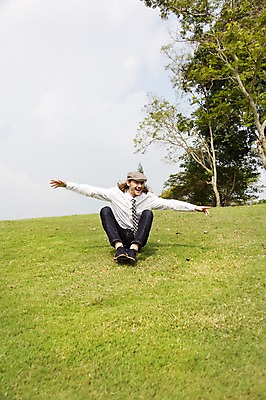 포토 JPG 주간 전신 서양인 외국인 나무 식물 구름 해외기획촬영 모자 남자 2013년태국 골프장 태국 하늘 팔벌리기 한명 웃음 사람 앉기 잔디 20대 성인 야외 앞모습 캐주얼 스케이트보드 보드 승차 청년만 청년남자만 청년남자한명만 성인남자한명만 국내포토 자연요소 1 잡화 옷 아시아 스포츠 뷰포인트 골프 스포츠시설 모션 표정 인종 청년 보드_스포츠 남자만 남자한명만 성인남자만 성인만 파일형식