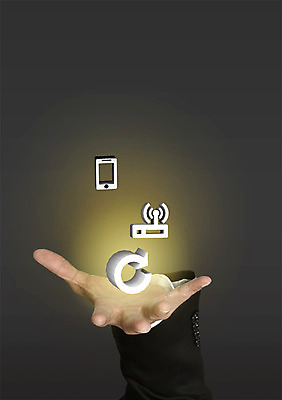 PSD 편집 편집이미지 문자 손 화살표 비즈니스 포토일러 한손 안테나 합성일러스트 한명 정장 타이포그라피 신체부위 스마트폰 픽토그램 디지털합성 합성 이미지편집 1 옷 통신 사람 핸드폰 스마트기기 파일형식