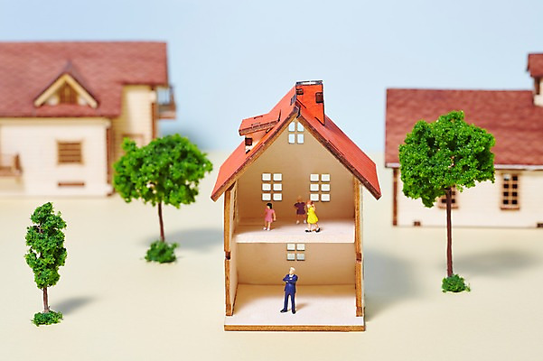 포토 JPG 스튜디오촬영 나무 식물 인형 배경화면 백그라운드 부동산 주택 실내 사람없음 건물 아웃포커스 금융 장난감 미니어처 피규어 오브젝트 층간소음 국내포토 건축물 촬영기법 내부 경제 모형 재산 소음 파일형식