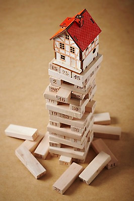 포토 JPG 스튜디오촬영 백그라운드 부동산 주택 실내 사람없음 건물 아웃포커스 금융 장난감 블록 미니어처 거래 위험 오브젝트 내집마련 부동산매매 젠가 국내포토 건축물 컨셉 촬영기법 내부 경제 놀이용품 모형 재산 파일형식