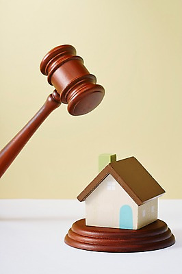 포토 JPG 스튜디오촬영 백그라운드 부동산 주택 실내 사람없음 건물 금융 미니어처 거래 망치 오브젝트 내집마련 의사봉 봉 부동산매매 경매 국내포토 건축물 내부 경제 모형 공구 재산 파일형식