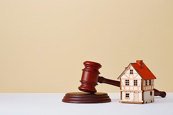 포토 JPG 스튜디오촬영 백그라운드 부동산 주택 실내 사람없음 건물 금융 미니어처 거래 망치 오브젝트 내집마련 의사봉 봉 부동산매매 경매 국내포토 건축물 내부 경제 모형 공구 재산 파일형식