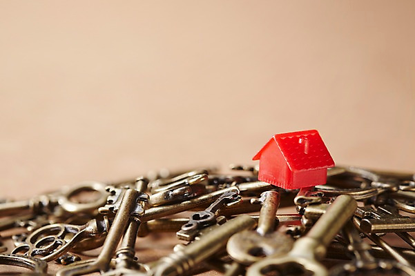 포토 JPG 스튜디오촬영 백그라운드 열쇠 부동산 주택 실내 사람없음 건물 아웃포커스 금융 쌓기 미니어처 거래 오브젝트 내집마련 부동산매매 국내포토 건축물 모션 촬영기법 내부 경제 모형 재산 파일형식