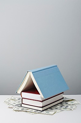 포토 JPG 스튜디오촬영 백그라운드 지폐 돈 부동산 주택 실내 사람없음 책 금융 쌓기 달러 미니어처 거래 오브젝트 내집마련 부동산매매 국내포토 모션 내부 건물 경제 모형 재산 파일형식