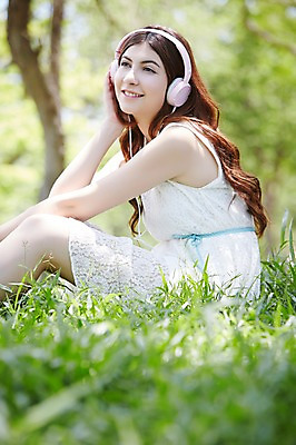 포토 JPG 주간 서양인 외국인 나무 식물 해외기획촬영 라이프스타일 응시 원피스 공원 여자 2013년태국 휴식 한명 웃음 사람 앉기 잔디 20대 성인 야외 옆모습 아웃포커스 헤드폰 헤드셋 음악감상 상쾌 청년만 청년여자만 청년여자한명만 성인여자한명만 국내포토 자연요소 1 시선 옷 공공시설 감정 뷰포인트 음향기기 컨셉 모션 촬영기법 표정 인종 청년 생활 감상 여자만 여자한명만 성인여자만 성인만 파일형식 전자제품 시설
