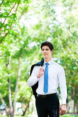포토 JPG 주간 서양인 외국인 나무 식물 해외기획촬영 응시 공원 남자 여유 2013년태국 비즈니스 휴식 한명 서기 웃음 들기 사람 정장 상반신 20대 성인 야외 앞모습 아웃포커스 비즈니스라이프 재킷 비즈니스맨 상쾌 청년만 청년남자만 청년남자한명만 성인남자한명만 국내포토 자연요소 1 라이프스타일 시선 옷 공공시설 감정 뷰포인트 컨셉 모션 촬영기법 표정 인종 청년 외투 직장인 남자만 남자한명만 성인남자만 성인만 파일형식