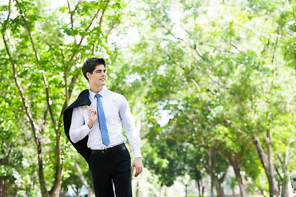 포토 JPG 주간 서양인 외국인 나무 식물 해외기획촬영 응시 공원 남자 여유 2013년태국 비즈니스 휴식 한명 서기 웃음 들기 사람 정장 상반신 20대 성인 야외 앞모습 아웃포커스 비즈니스라이프 재킷 비즈니스맨 상쾌 청년만 청년남자만 청년남자한명만 성인남자한명만 국내포토 자연요소 1 라이프스타일 시선 옷 공공시설 감정 뷰포인트 컨셉 모션 촬영기법 표정 인종 청년 외투 직장인 남자만 남자한명만 성인남자만 성인만 파일형식