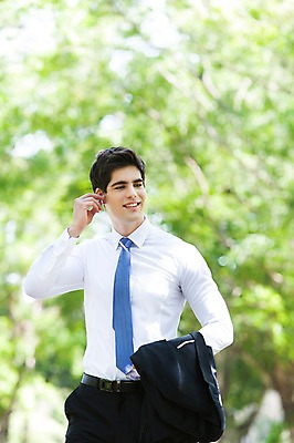 포토 JPG 주간 서양인 외국인 나무 식물 해외기획촬영 응시 공원 남자 여유 2013년태국 이어폰 비즈니스 휴식 한명 서기 웃음 들기 사람 정장 상반신 20대 성인 야외 앞모습 아웃포커스 비즈니스라이프 재킷 음악감상 듣기 비즈니스맨 상쾌 청년만 청년남자만 청년남자한명만 성인남자한명만 국내포토 자연요소 1 라이프스타일 시선 옷 공공시설 감정 뷰포인트 음향기기 컨셉 모션 촬영기법 표정 인종 청년 외투 감상 직장인 남자만 남자한명만 성인남자만 성인만 파일형식