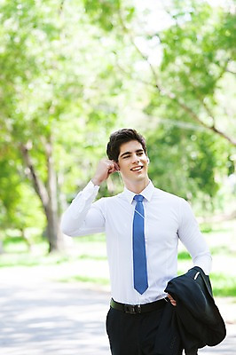 포토 JPG 주간 서양인 외국인 나무 식물 해외기획촬영 응시 공원 남자 여유 2013년태국 이어폰 비즈니스 휴식 한명 웃음 들기 사람 정장 상반신 20대 성인 야외 앞모습 아웃포커스 비즈니스라이프 재킷 음악감상 듣기 비즈니스맨 상쾌 청년만 청년남자만 청년남자한명만 성인남자한명만 국내포토 자연요소 1 라이프스타일 시선 옷 공공시설 감정 뷰포인트 음향기기 컨셉 모션 촬영기법 표정 인종 청년 외투 감상 직장인 남자만 남자한명만 성인남자만 성인만 파일형식