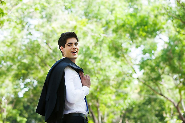 포토 JPG 주간 서양인 외국인 해외기획촬영 공원 남자 여유 2013년태국 비즈니스 휴식 한명 웃음 들기 사람 정장 상반신 20대 성인 야외 옆모습 아웃포커스 비즈니스라이프 재킷 비즈니스맨 상쾌 청년만 청년남자만 청년남자한명만 성인남자한명만 국내포토 자연요소 1 라이프스타일 옷 공공시설 감정 뷰포인트 컨셉 모션 촬영기법 표정 인종 청년 외투 직장인 남자만 남자한명만 성인남자만 성인만 파일형식