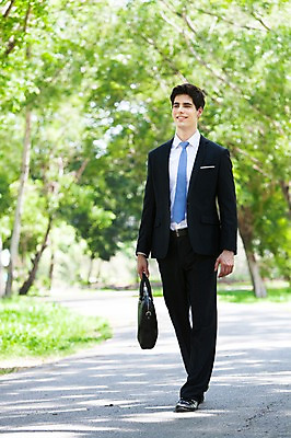 포토 JPG 주간 전신 서양인 외국인 나무 식물 해외기획촬영 공원 남자 길 여유 2013년태국 서류가방 가방 비즈니스 휴식 한명 서기 웃음 들기 사람 정장 20대 성인 야외 앞모습 아웃포커스 비즈니스라이프 걷기 산책 산책로 비즈니스맨 숲 상쾌 청년만 청년남자만 청년남자한명만 성인남자한명만 국내포토 자연요소 1 라이프스타일 잡화 옷 공공시설 감정 뷰포인트 컨셉 모션 촬영기법 표정 인종 청년 직장인 남자만 남자한명만 성인남자만 성인만 파일형식