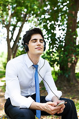 포토 JPG 주간 서양인 외국인 나무 식물 해외기획촬영 공원 남자 여유 2013년태국 비즈니스 휴식 한명 사람 앉기 정장 20대 성인 야외 앞모습 아웃포커스 비즈니스라이프 눈감음 헤드폰 헤드셋 음악감상 듣기 비즈니스맨 숲 상쾌 청년만 청년남자만 청년남자한명만 성인남자한명만 국내포토 자연요소 1 라이프스타일 옷 공공시설 감정 뷰포인트 음향기기 컨셉 모션 촬영기법 인종 청년 감상 직장인 남자만 남자한명만 성인남자만 성인만 파일형식