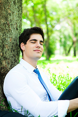 포토 JPG 주간 서양인 외국인 나무 식물 해외기획촬영 공원 남자 여유 2013년태국 비즈니스 휴식 한명 사람 앉기 정장 상반신 20대 성인 야외 옆모습 아웃포커스 비즈니스라이프 눈감음 기댐 비즈니스맨 상쾌 청년만 청년남자만 청년남자한명만 성인남자한명만 국내포토 자연요소 1 라이프스타일 옷 공공시설 감정 뷰포인트 컨셉 모션 촬영기법 인종 청년 직장인 남자만 남자한명만 성인남자만 성인만 파일형식