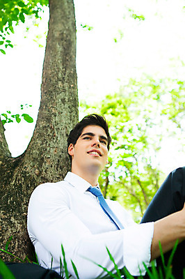 포토 JPG 주간 서양인 외국인 나무 식물 해외기획촬영 공원 남자 여유 2013년태국 로우앵글 비즈니스 휴식 한명 웃음 사람 앉기 정장 상반신 20대 성인 야외 옆모습 아웃포커스 비즈니스라이프 기댐 비즈니스맨 상쾌 청년만 청년남자만 청년남자한명만 성인남자한명만 국내포토 자연요소 1 라이프스타일 옷 공공시설 감정 뷰포인트 컨셉 모션 촬영기법 표정 인종 청년 직장인 남자만 남자한명만 성인남자만 성인만 파일형식