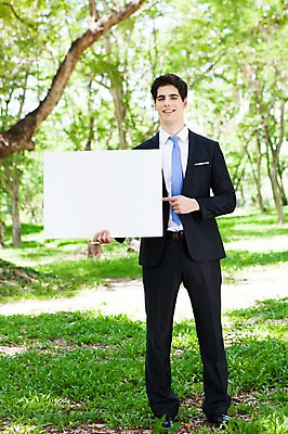 포토 JPG 주간 전신 서양인 외국인 나무 식물 해외기획촬영 배너 공원 남자 여유 2013년태국 비즈니스 사각프레임 광고판 한명 서기 웃음 들기 사람 정장 잔디 20대 성인 야외 앞모습 아웃포커스 비즈니스라이프 가리킴 비즈니스맨 알림 상쾌 청년만 청년남자만 청년남자한명만 성인남자한명만 국내포토 자연요소 1 라이프스타일 옷 공공시설 감정 뷰포인트 모션 프레임 알림판 촬영기법 표정 인종 손짓 청년 사각형 직장인 판 남자만 남자한명만 성인남자만 성인만 파일형식